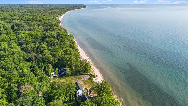 2578 Lakeshore Drive, Saugatuck Twp, MI 49408
