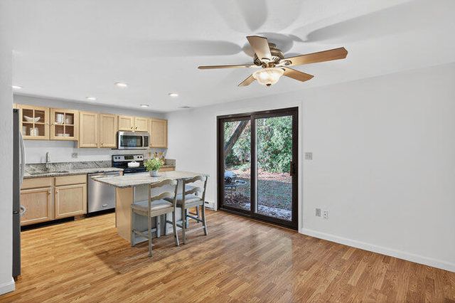 195 Falmouth Road APT 10E, Mashpee, MA 02649