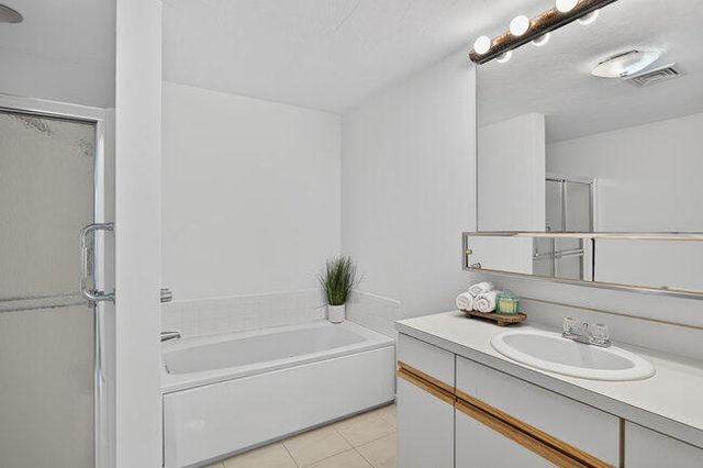 195 Falmouth Road APT 10E, Mashpee, MA 02649