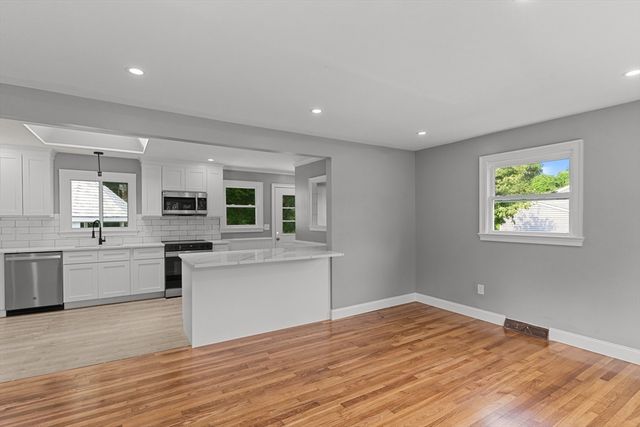 249 Barneyville Rd, Swansea, MA 02777