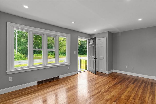 249 Barneyville Rd, Swansea, MA 02777