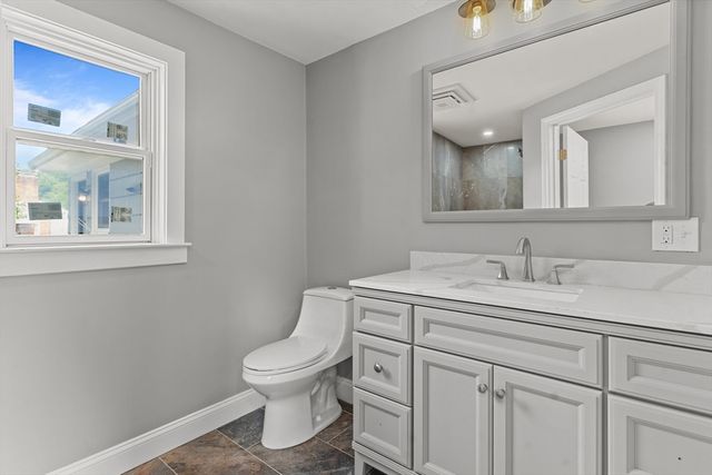 249 Barneyville Rd, Swansea, MA 02777