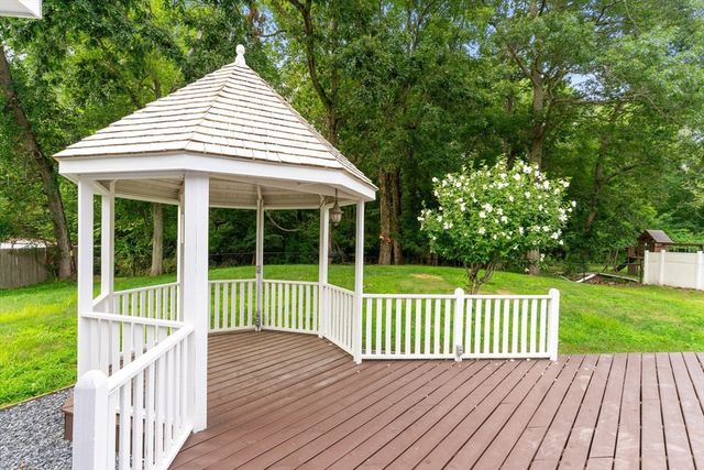 249 Barneyville Rd, Swansea, MA 02777