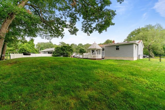 249 Barneyville Rd, Swansea, MA 02777