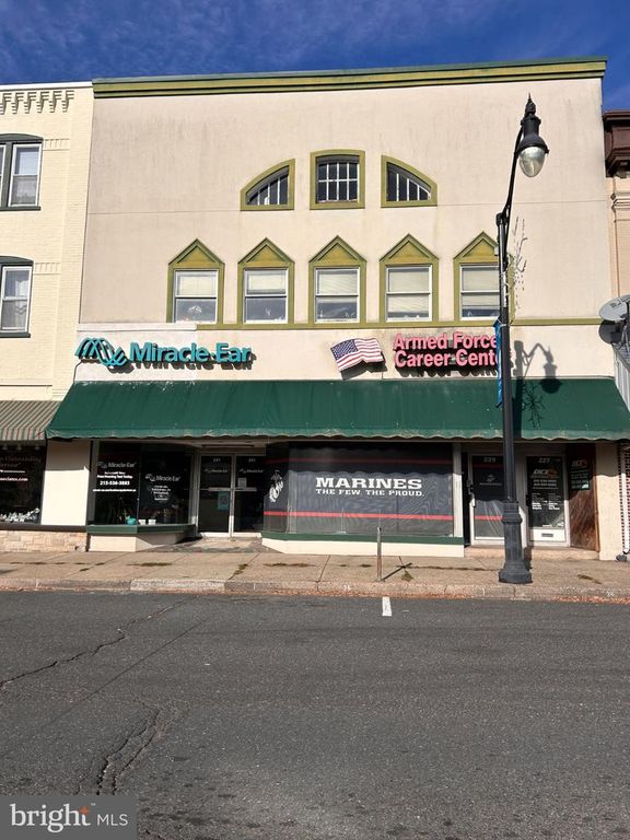 227, 229, 231 W BROAD ST, QUAKERTOWN, PA 18951 — exterior