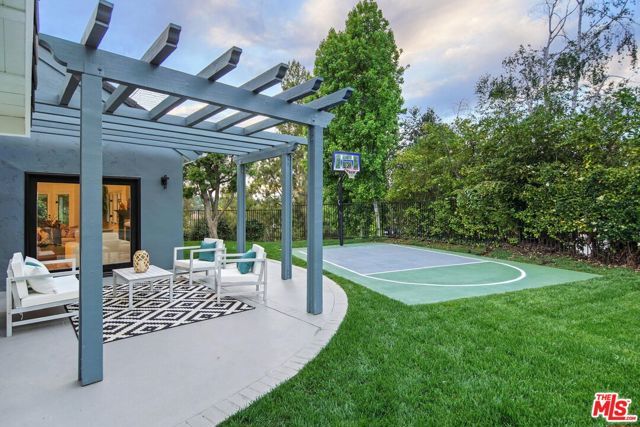 4050 Clarinda Drive, Tarzana (los Angeles), CA 91356