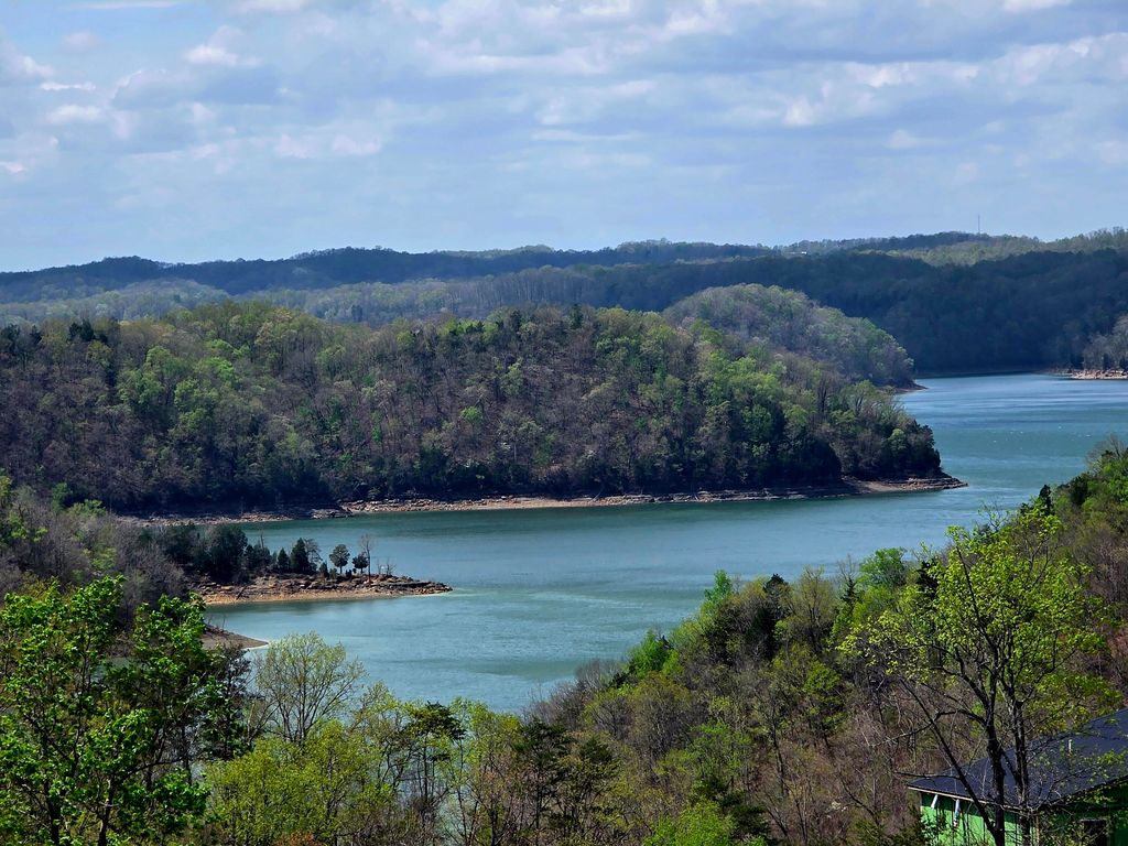 100 Waters Edge Trail, Monticello, KY 42633