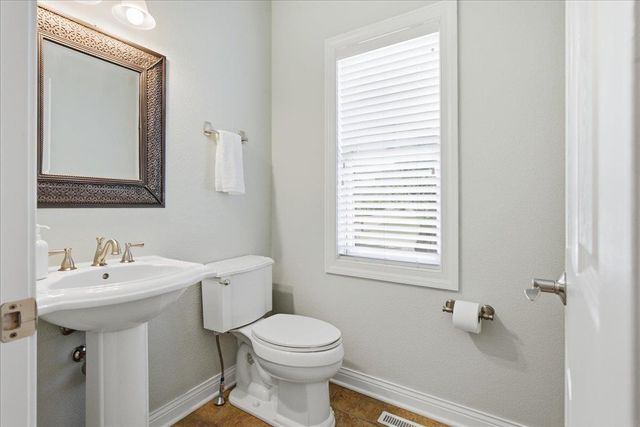 1119 Lakeview Drive, Cedar Falls, IA 50613