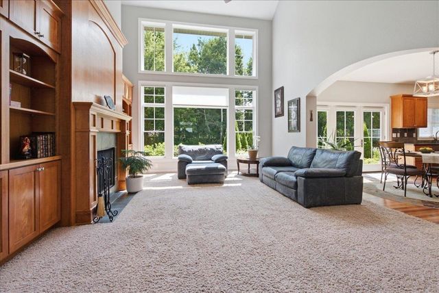 1119 Lakeview Drive, Cedar Falls, IA 50613