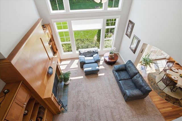 1119 Lakeview Drive, Cedar Falls, IA 50613