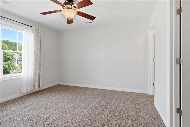 1119 Lakeview Drive, Cedar Falls, IA 50613