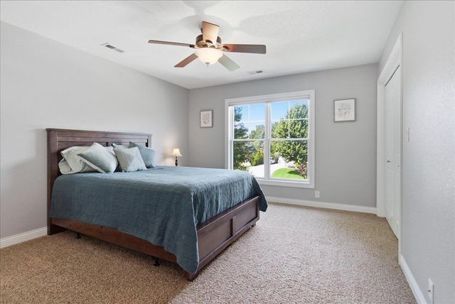 1119 Lakeview Drive, Cedar Falls, IA 50613