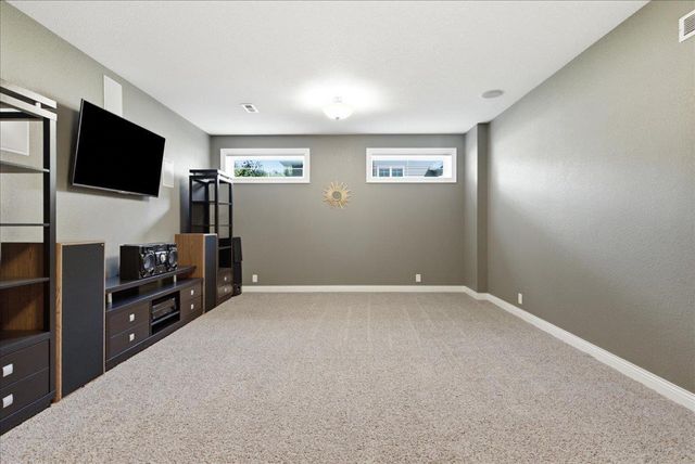 1119 Lakeview Drive, Cedar Falls, IA 50613