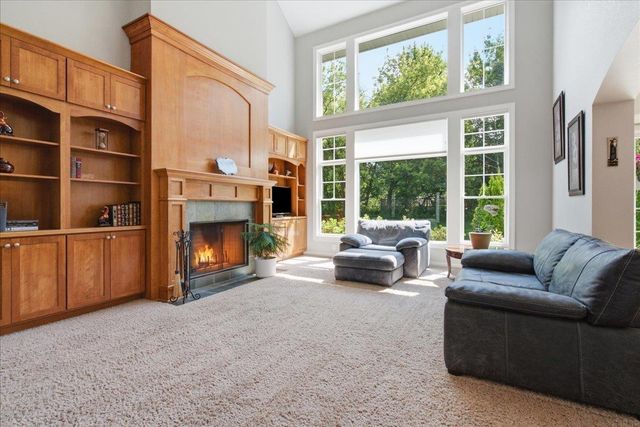1119 Lakeview Drive, Cedar Falls, IA 50613