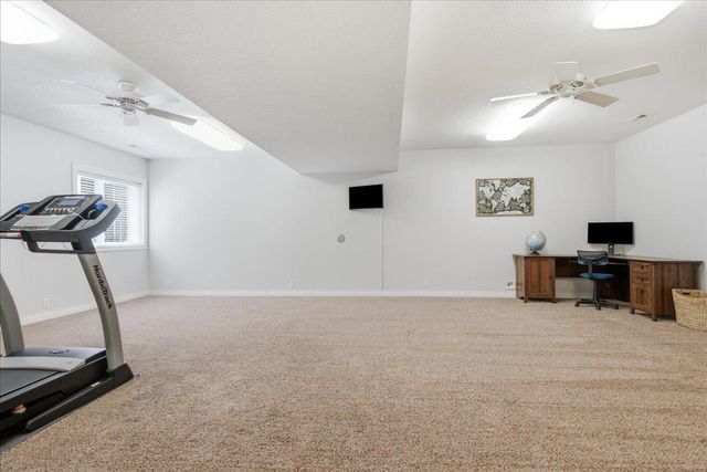 1119 Lakeview Drive, Cedar Falls, IA 50613