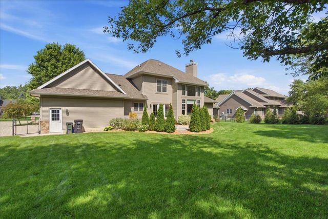 1119 Lakeview Drive, Cedar Falls, IA 50613