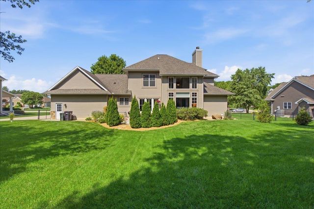 1119 Lakeview Drive, Cedar Falls, IA 50613