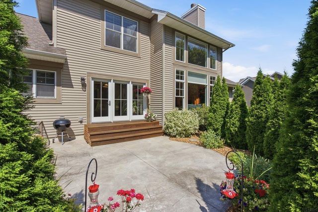 1119 Lakeview Drive, Cedar Falls, IA 50613