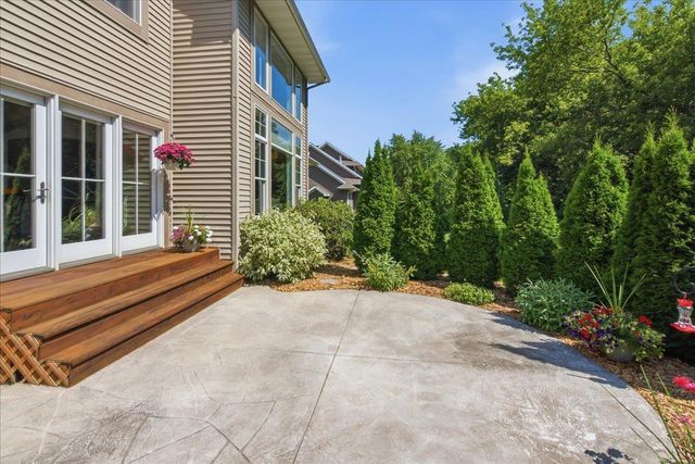 1119 Lakeview Drive, Cedar Falls, IA 50613