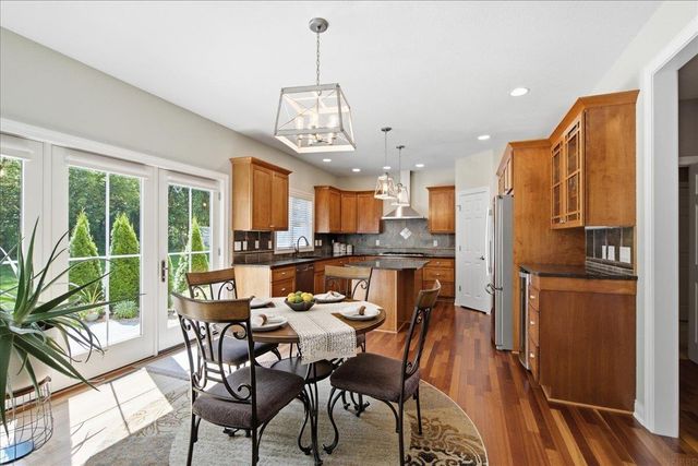 1119 Lakeview Drive, Cedar Falls, IA 50613