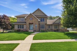 1119 Lakeview Drive, Cedar Falls, IA 50613