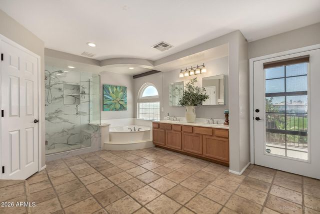 2611 E CATCLAW Street, Gilbert, AZ 85296