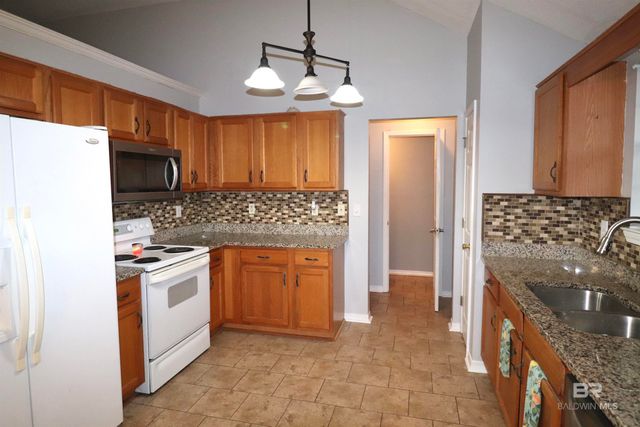 33621 Rosalia Avenue, Lillian, AL 36549