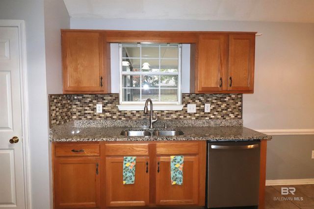 33621 Rosalia Avenue, Lillian, AL 36549