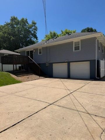 15218 E 33rd Street S, Independence, MO 64055