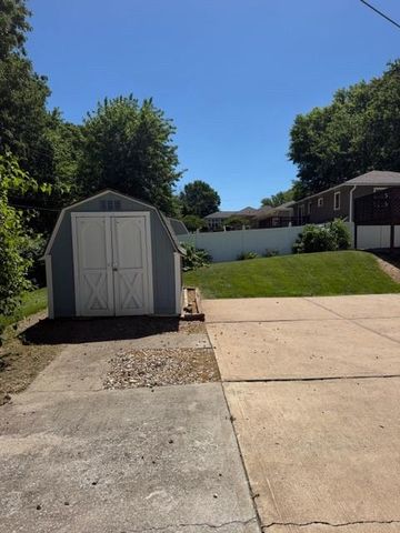 15218 E 33rd Street S, Independence, MO 64055