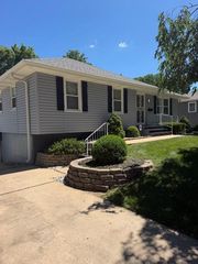 15218 E 33rd Street S, Independence, MO 64055