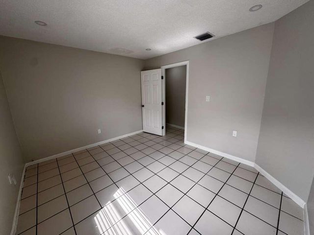 933 SW 16th Place 1, Fort Lauderdale, FL 33315