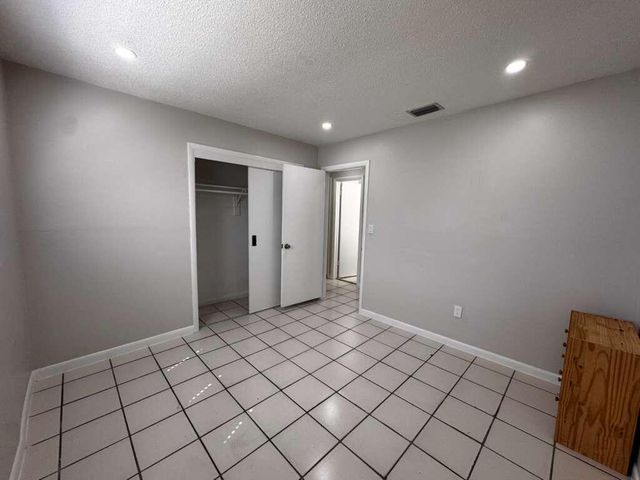 933 SW 16th Place 1, Fort Lauderdale, FL 33315