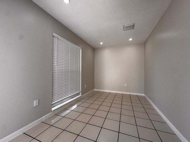 933 SW 16th Place 1, Fort Lauderdale, FL 33315