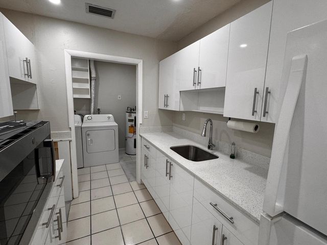 933 SW 16th Place 1, Fort Lauderdale, FL 33315