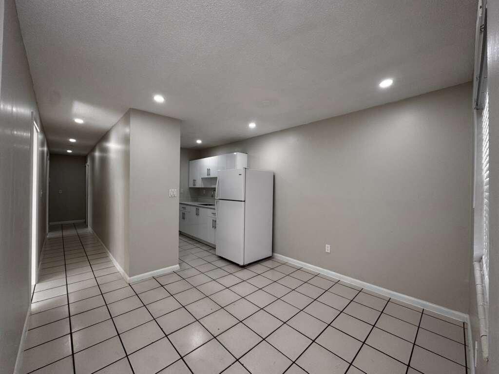 933 SW 16th Place 1, Fort Lauderdale, FL 33315