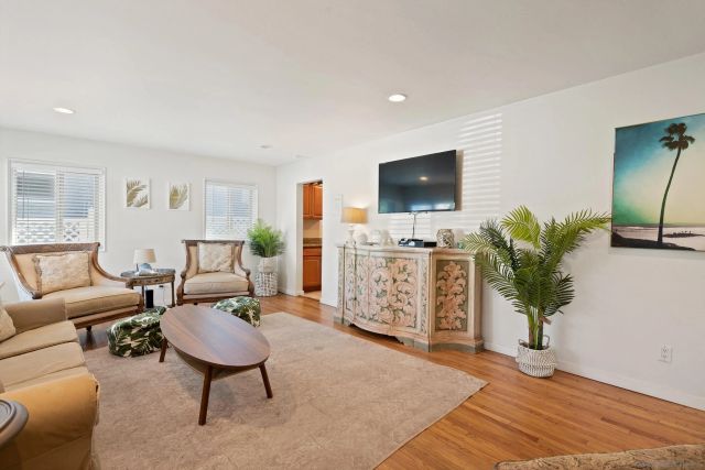 645 Loring, San Diego, CA 92109