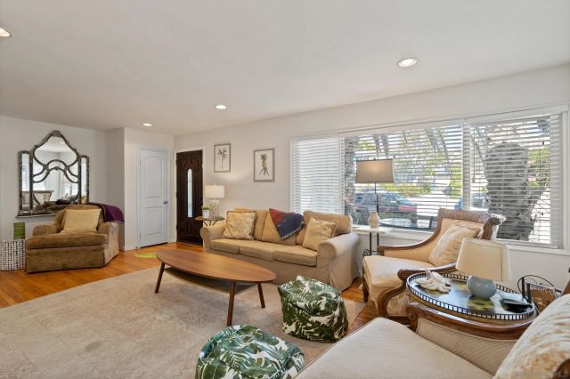 645 Loring, San Diego, CA 92109