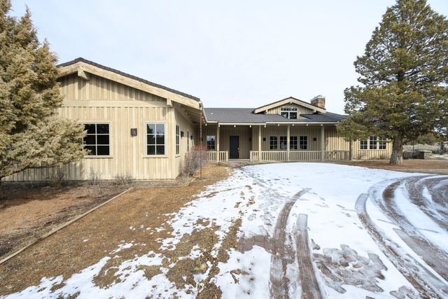 7915 NW Grubstake Way, Redmond, OR 97756