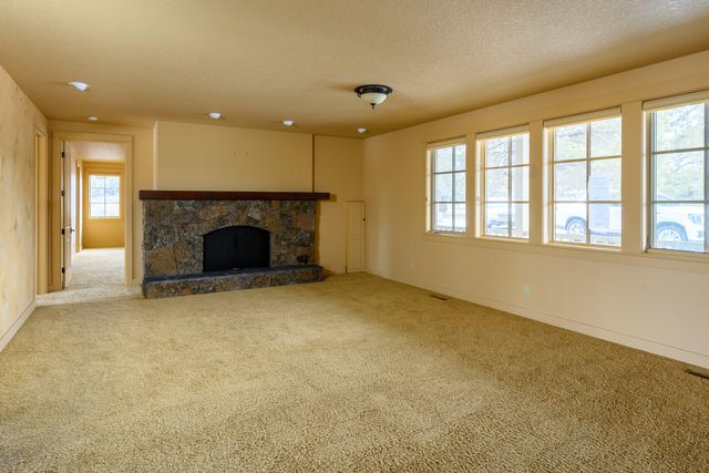 7915 NW Grubstake Way, Redmond, OR 97756