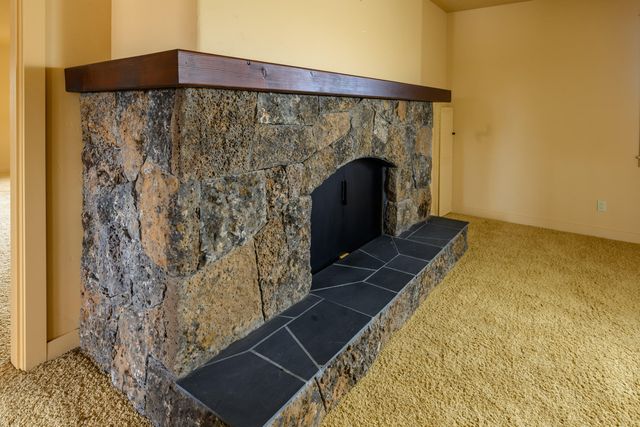 7915 NW Grubstake Way, Redmond, OR 97756