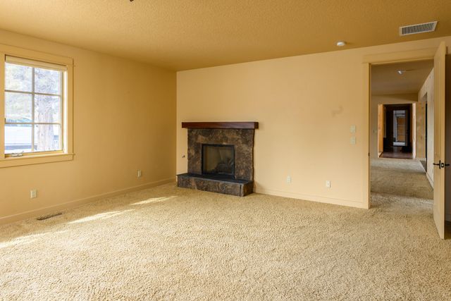 7915 NW Grubstake Way, Redmond, OR 97756