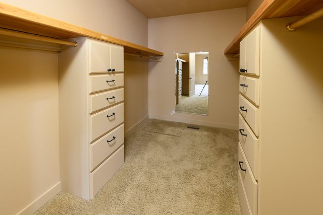 7915 NW Grubstake Way, Redmond, OR 97756