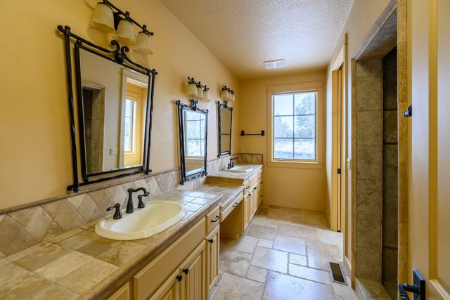 7915 NW Grubstake Way, Redmond, OR 97756