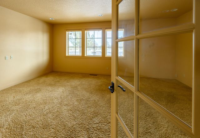 7915 NW Grubstake Way, Redmond, OR 97756