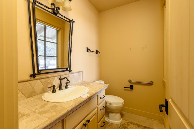 7915 NW Grubstake Way, Redmond, OR 97756