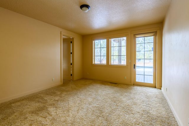 7915 NW Grubstake Way, Redmond, OR 97756