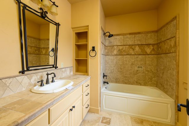 7915 NW Grubstake Way, Redmond, OR 97756