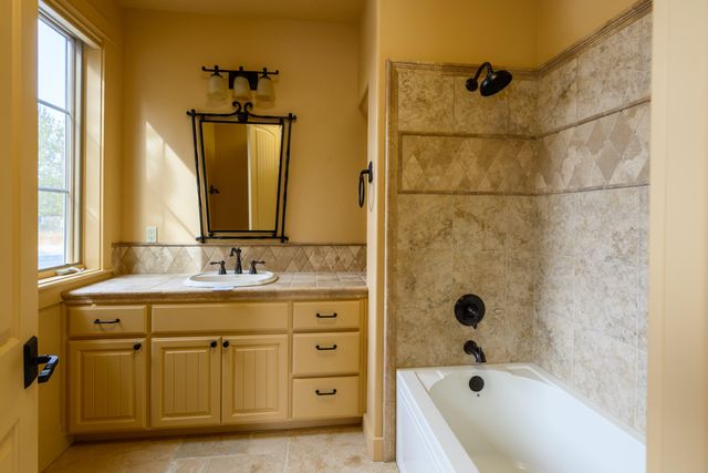 7915 NW Grubstake Way, Redmond, OR 97756