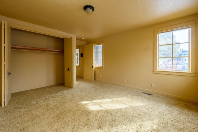 7915 NW Grubstake Way, Redmond, OR 97756